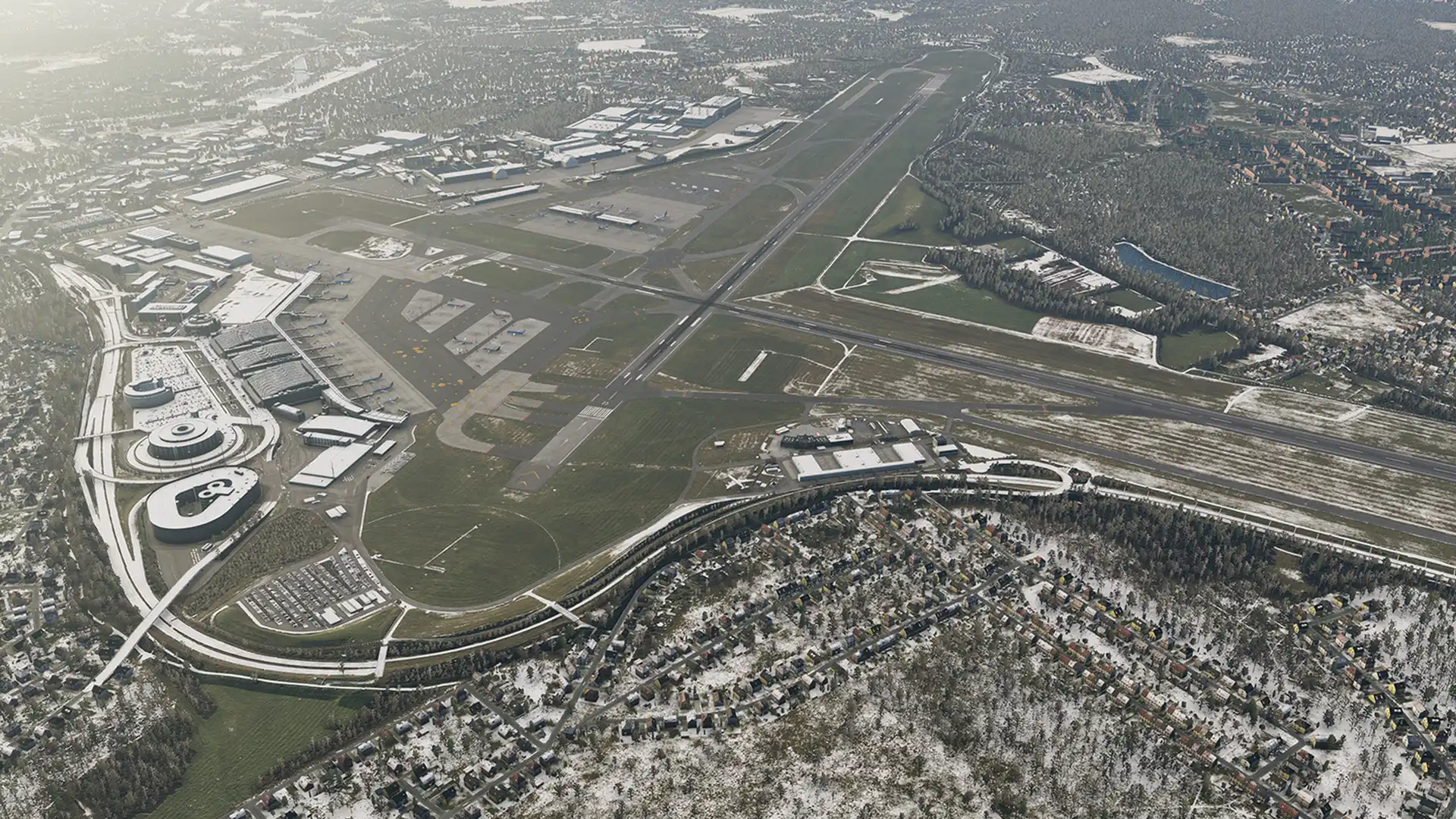 Visão aérea detalhada do Aeroporto de Hamburgo (EDDH) para X-Plane 12, mostrando aeronaves estacionadas, terminais e pistas, sob um céu parcialmente nublado.