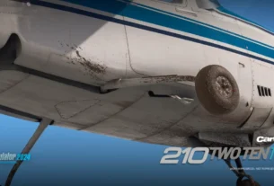 Cessna 210 Turbo Centurion da Carenado visto por fora, em uma pista no Microsoft Flight Simulator.