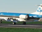 Fokker F100 da Just Flight no Microsoft Flight Simulator pousando com Spoliers e reverso abertos