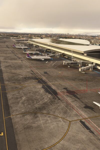 Vista detalhada do pátio e terminal do novo Aeroporto de Recife (SBRF) desenvolvido por Paulo Ricardo no Microsoft Flight Simulator, com a cidade ao fundo.