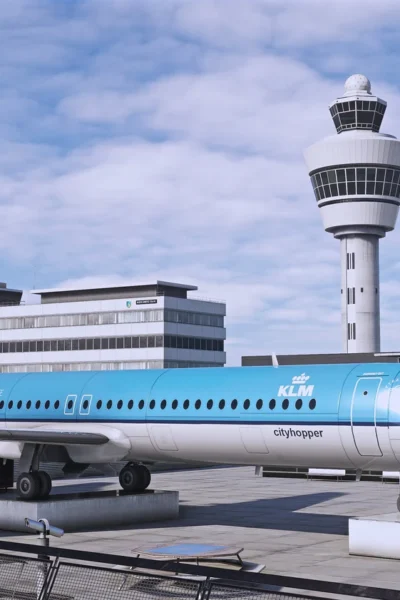 Aeronave KLM e torre de controle no cenário FlyTampa Amsterdam Schiphol (EHAM) para Microsoft Flight Simulator.