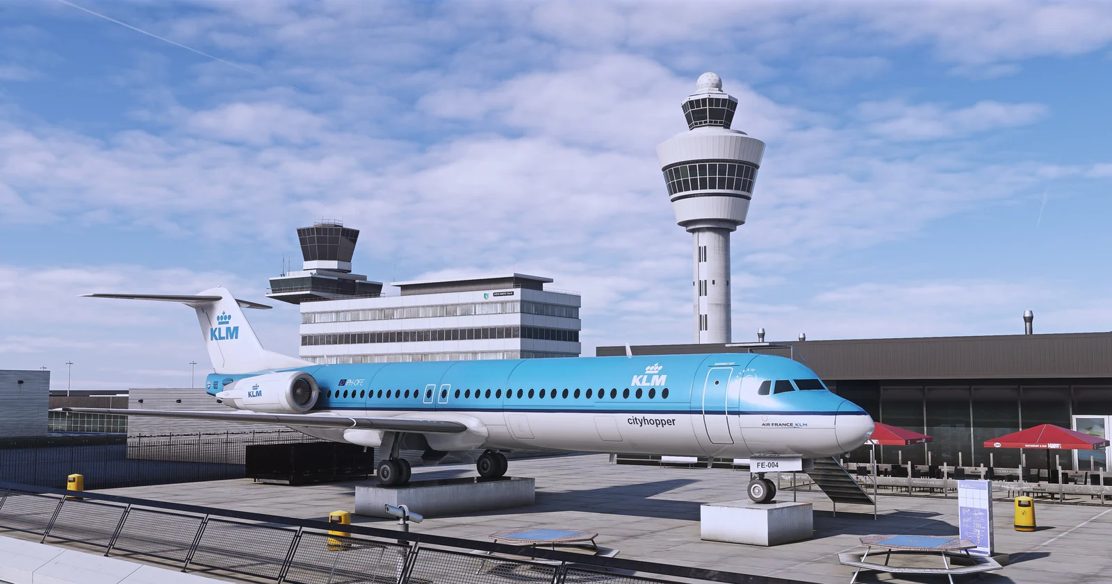 Aeronave KLM e torre de controle no cenário FlyTampa Amsterdam Schiphol (EHAM) para Microsoft Flight Simulator.