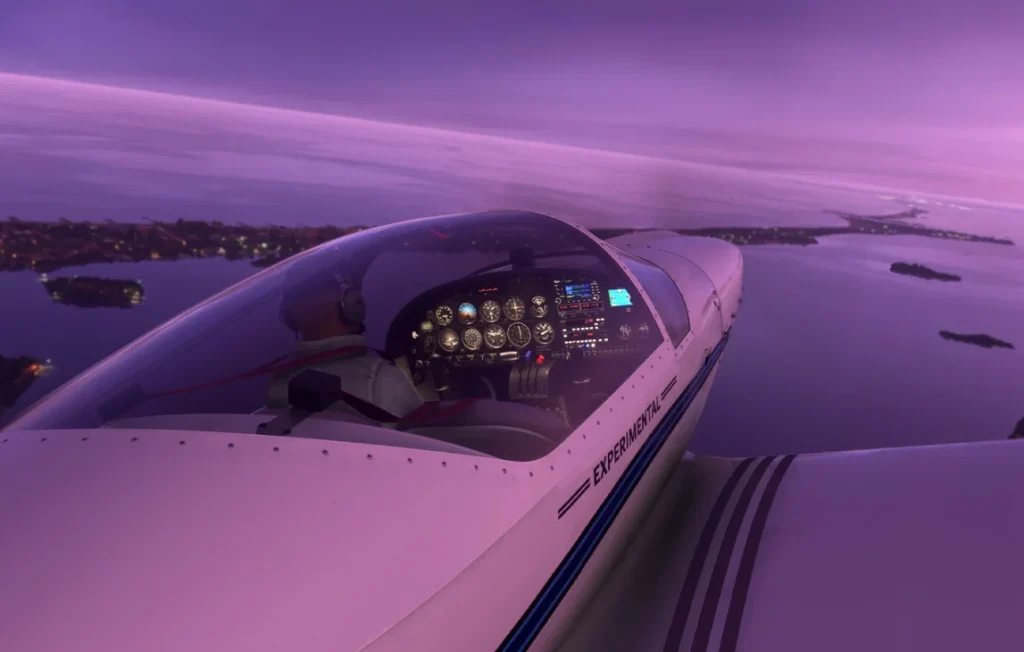 Falco F8L em voo ao entardecer no MSFS 2024.