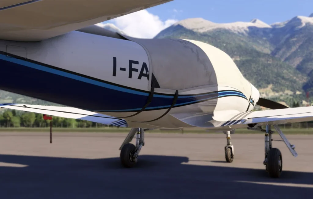 Detalhe traseiro do Falco F8L em solo no MSFS 2024.