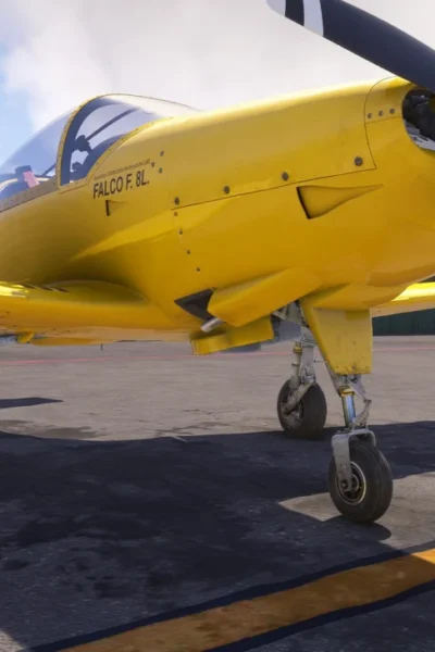 Falco F8L amarelo da Echo Simulations em solo no MSFS 2024.
