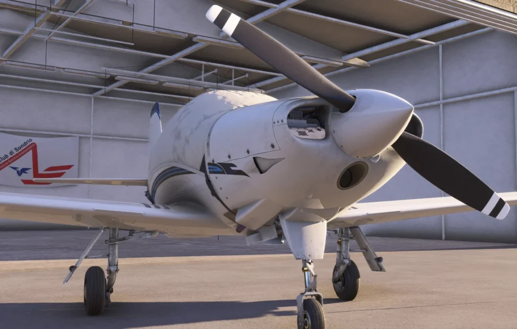 Falco F8L em hangar no Microsoft Flight Simulator 2024.