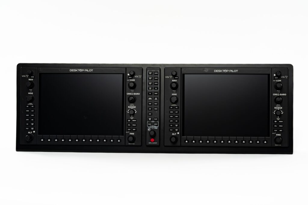 G1000 Suite da Desktop Pilot com telas dedicadas e audio panel