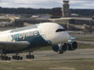 FlyByWire A380X no Microsoft Flight Simulator 2024 em aeroporto