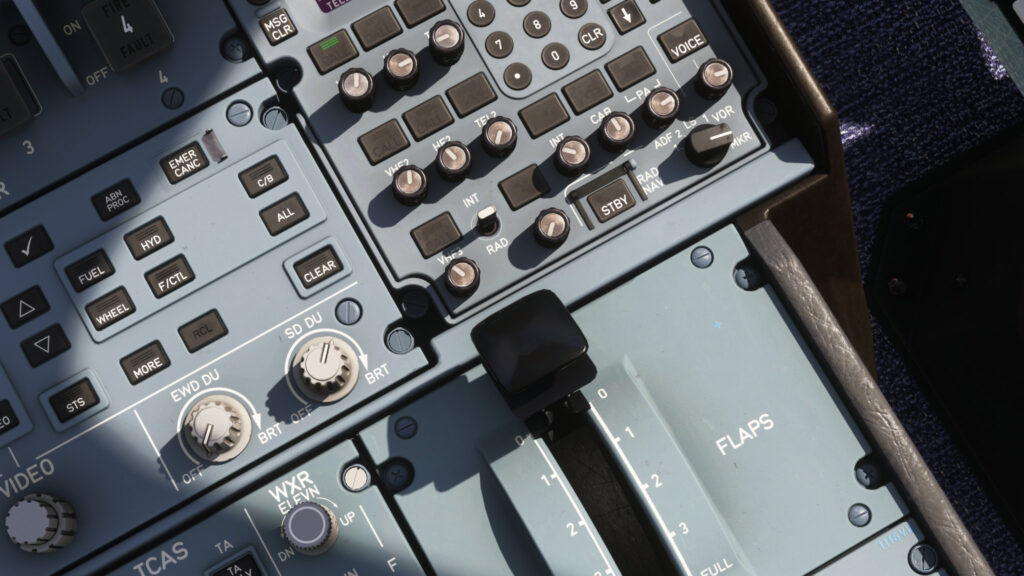 Detalhe do cockpit do FlyByWire A380X no Microsoft Flight Simulator 2024