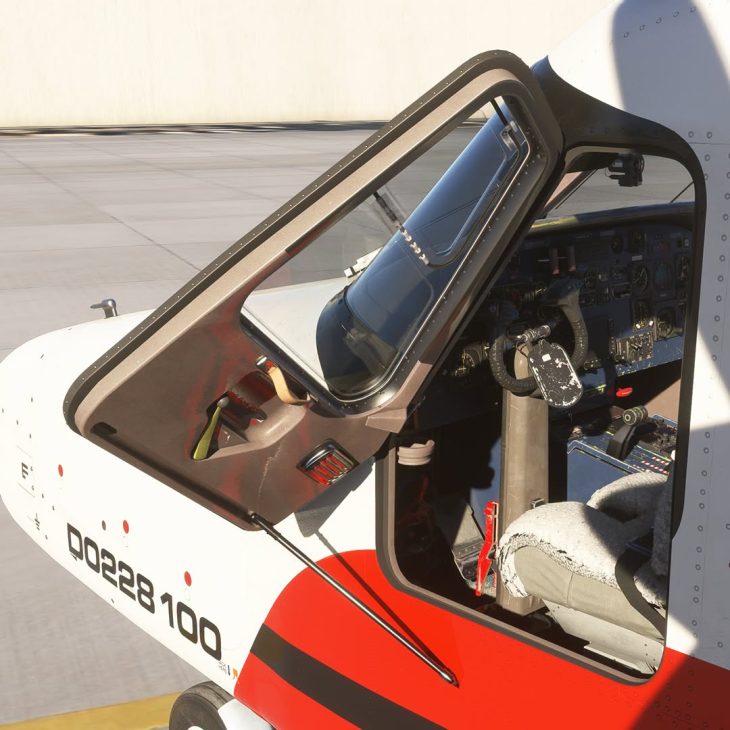 Detalhe da porta e cabine do Dornier Do 228 da Carenado