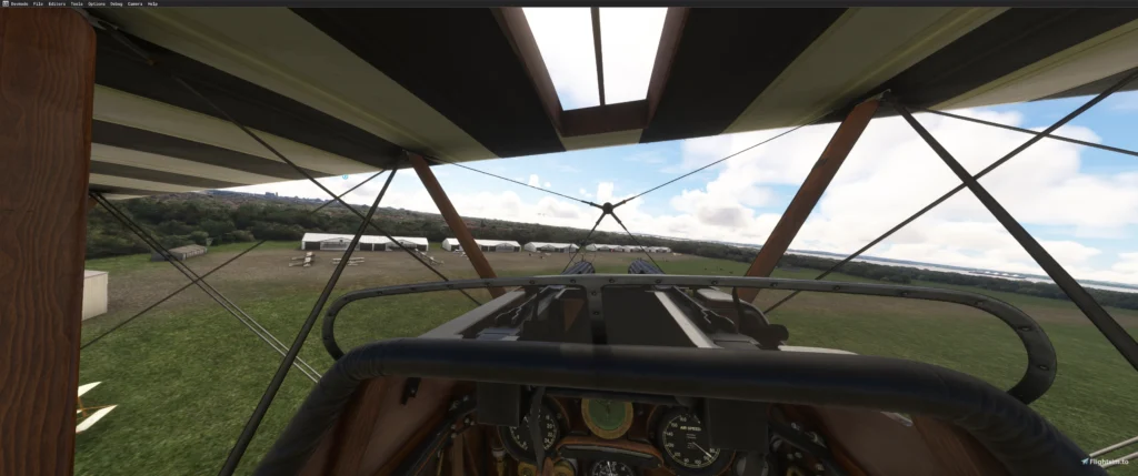 Cockpit de biplano diante do Grange Aerodrome 1917 recriado no MSFS
