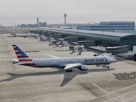 Pátio, terminais e torre de Tokyo Haneda no cenário da Axonos para X-Plane 12