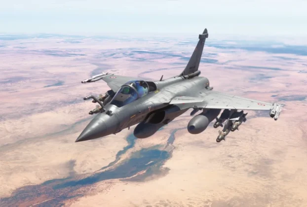 Dassault Rafale da AzurPoly visto de frente no MSFS 2024