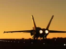 Jato do Top Gun: Maverick no Microsoft Flight Simulator 2020 ao pôr do sol