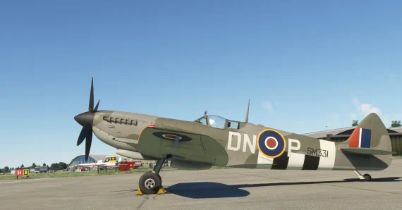 Spitfire Mk.XVI com faixas de invasão em solo no Microsoft Flight Simulator