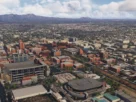 Vista aérea de Tucson City Landmarks com campus da University of Arizona no Microsoft Flight Simulator