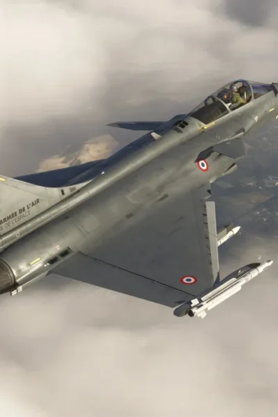 Dassault Rafale C da AzurPoly em voo sobre nuvens no MSFS 2024