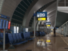 Interior do Dubai International Airport no cenário Dubai V2 para MSFS 2024.