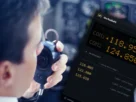 Interface do OurRadioFS com frequências de rádio VHF no simulador