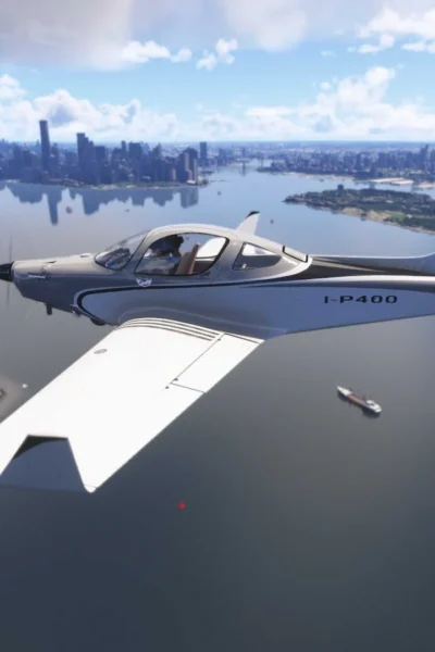 Aeronave Alpi Pioneer 400 sobrevoando a paisagem urbana