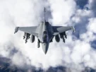Caça Dassault Rafale C da AzurPoly voando no Microsoft Flight Simulator 2024