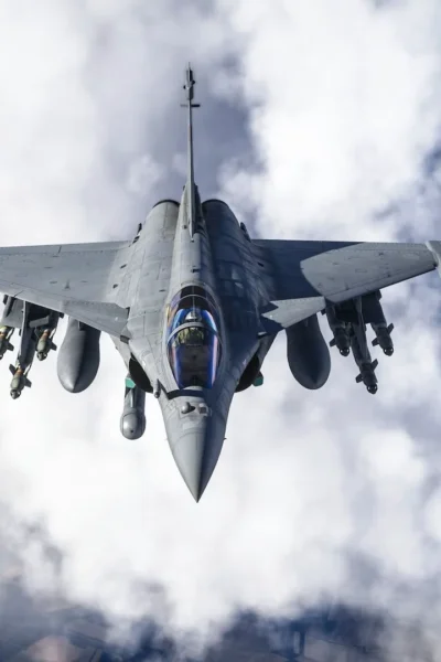Caça Dassault Rafale C da AzurPoly voando no Microsoft Flight Simulator 2024