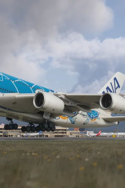 Airbus A380 da ANA em cena de simulador, com o trem de pouso estendido.