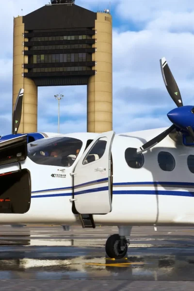 Tecnam P2012 Traveller da FlightSim Studio no pátio aeroportuário
